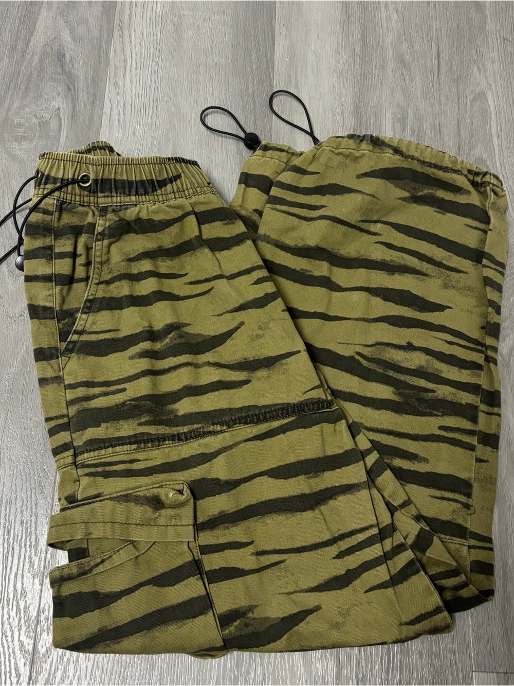 Forever 21 Olive Tiger-Stripe Goth Edgy Cargo String Pants Women’s Size Medium